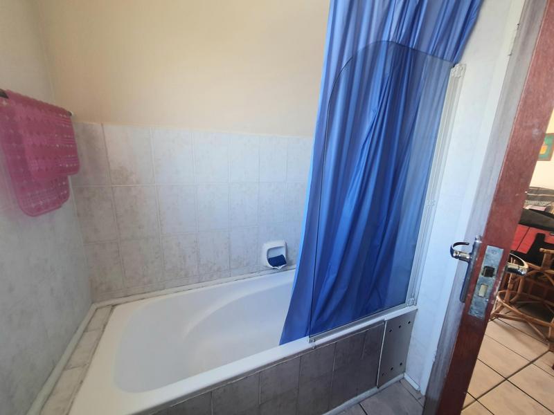 2 Bedroom Property for Sale in Middedorp Western Cape